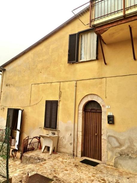 House in umbrian hamlet-3