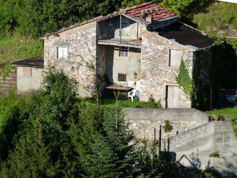 RB Rustico mit Meerblick oberhalb von Seravezza