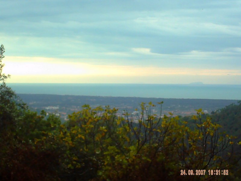 Rustico con vista mare verso Seravezza