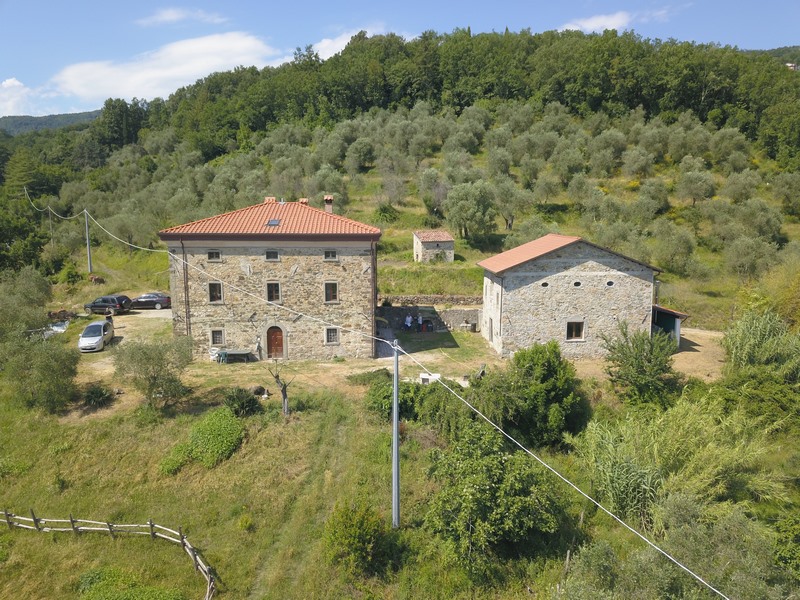 Due casali in Lunigiana