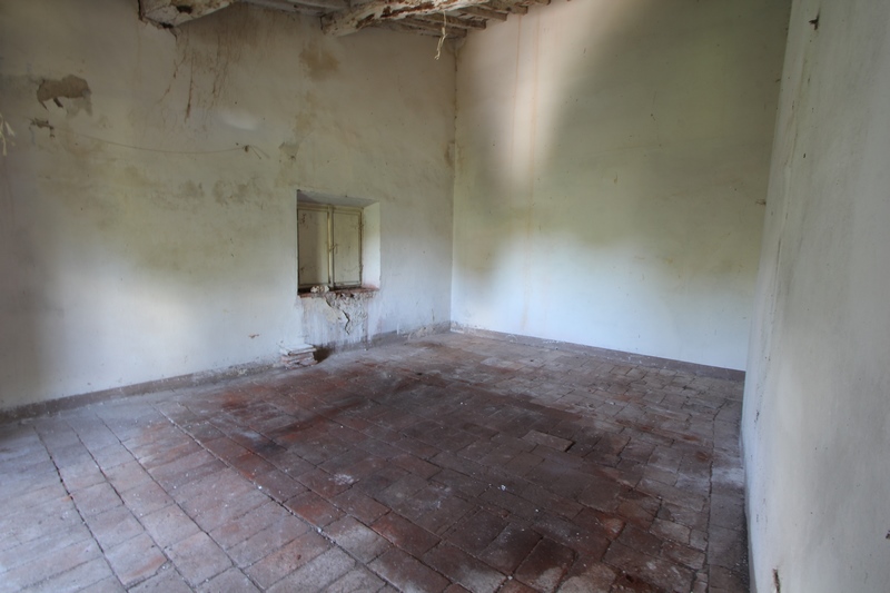 Rustikales Steinhaus zur Renovierung in Pieve di Camaiore – Versilia