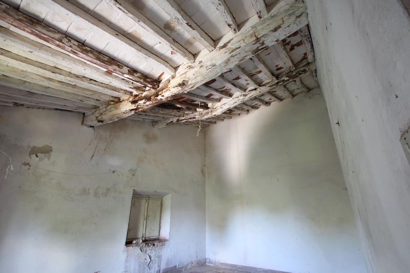 Rustikales Steinhaus zur Renovierung in Pieve di Camaiore – Versilia