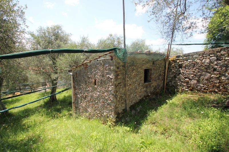 Rustikales Steinhaus zur Renovierung in Pieve di Camaiore – Versilia