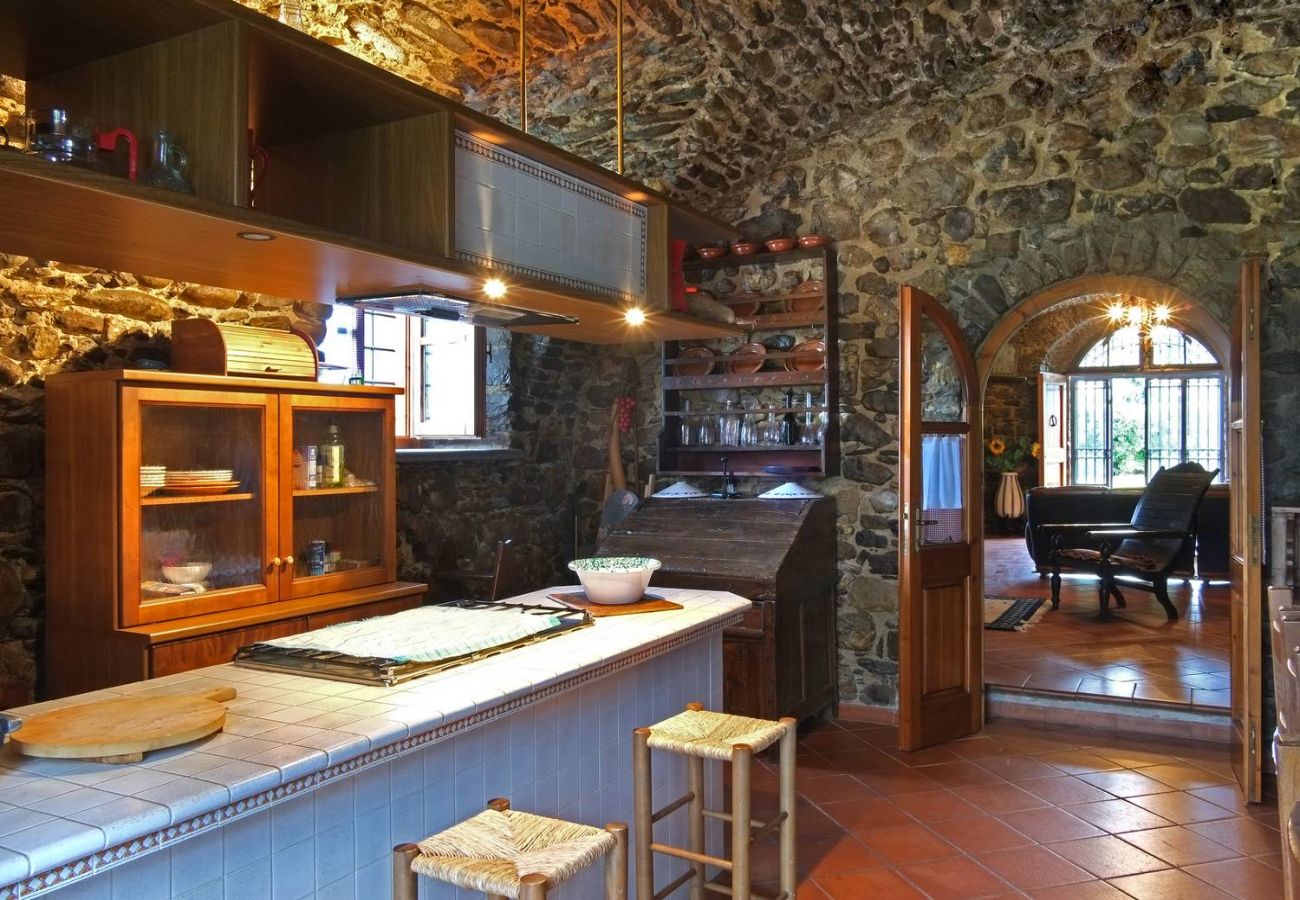 Affascinante Tenuta in Lunigiana – Ideale per Hotel, B&B o Villa Privata