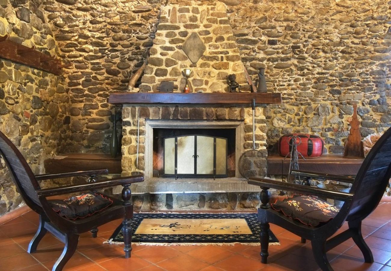 Affascinante Tenuta in Lunigiana – Ideale per Hotel, B&B o Villa Privata