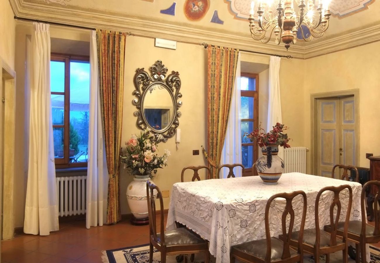 Affascinante Tenuta in Lunigiana – Ideale per Hotel, B&B o Villa Privata