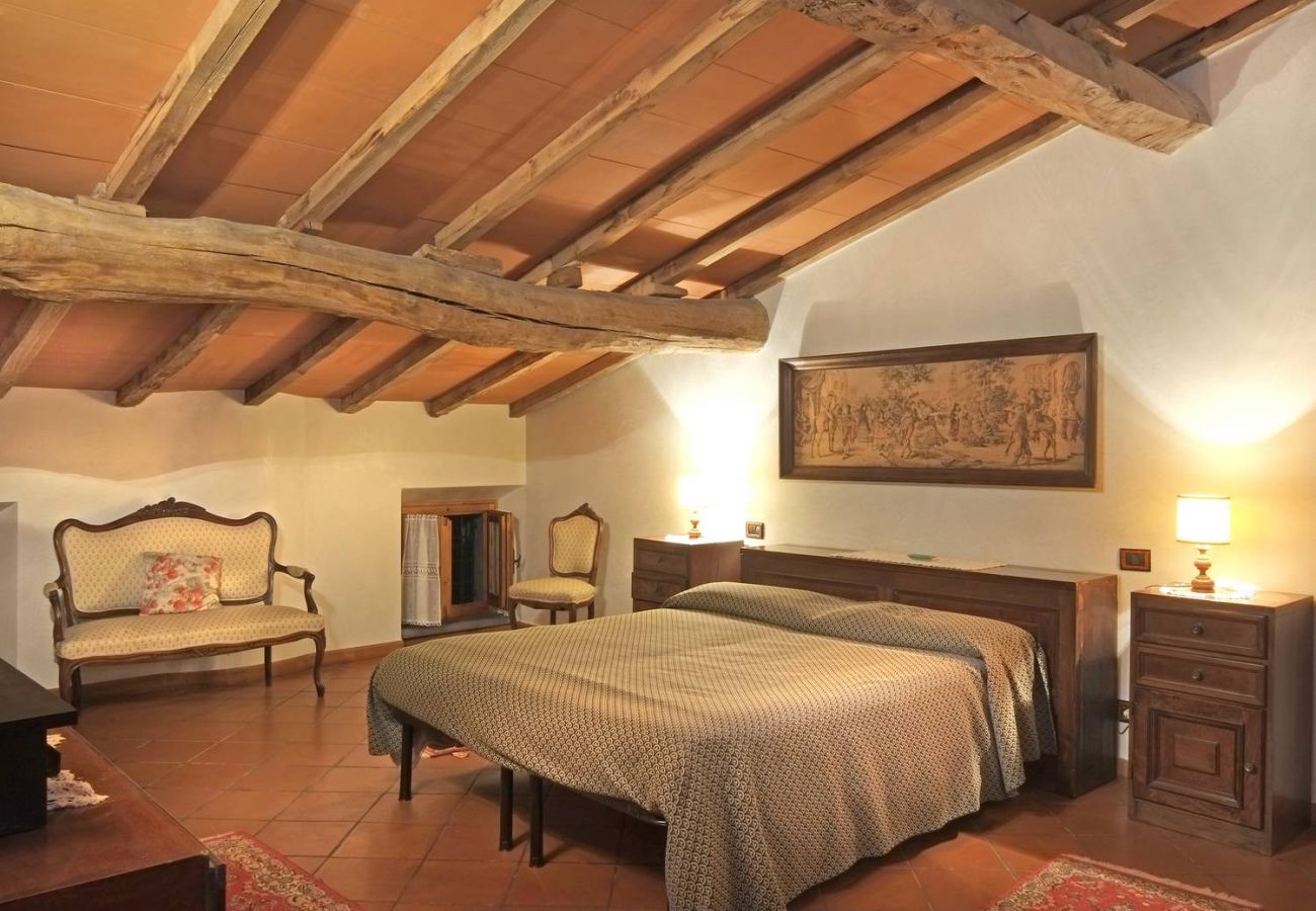 Affascinante Tenuta in Lunigiana – Ideale per Hotel, B&B o Villa Privata