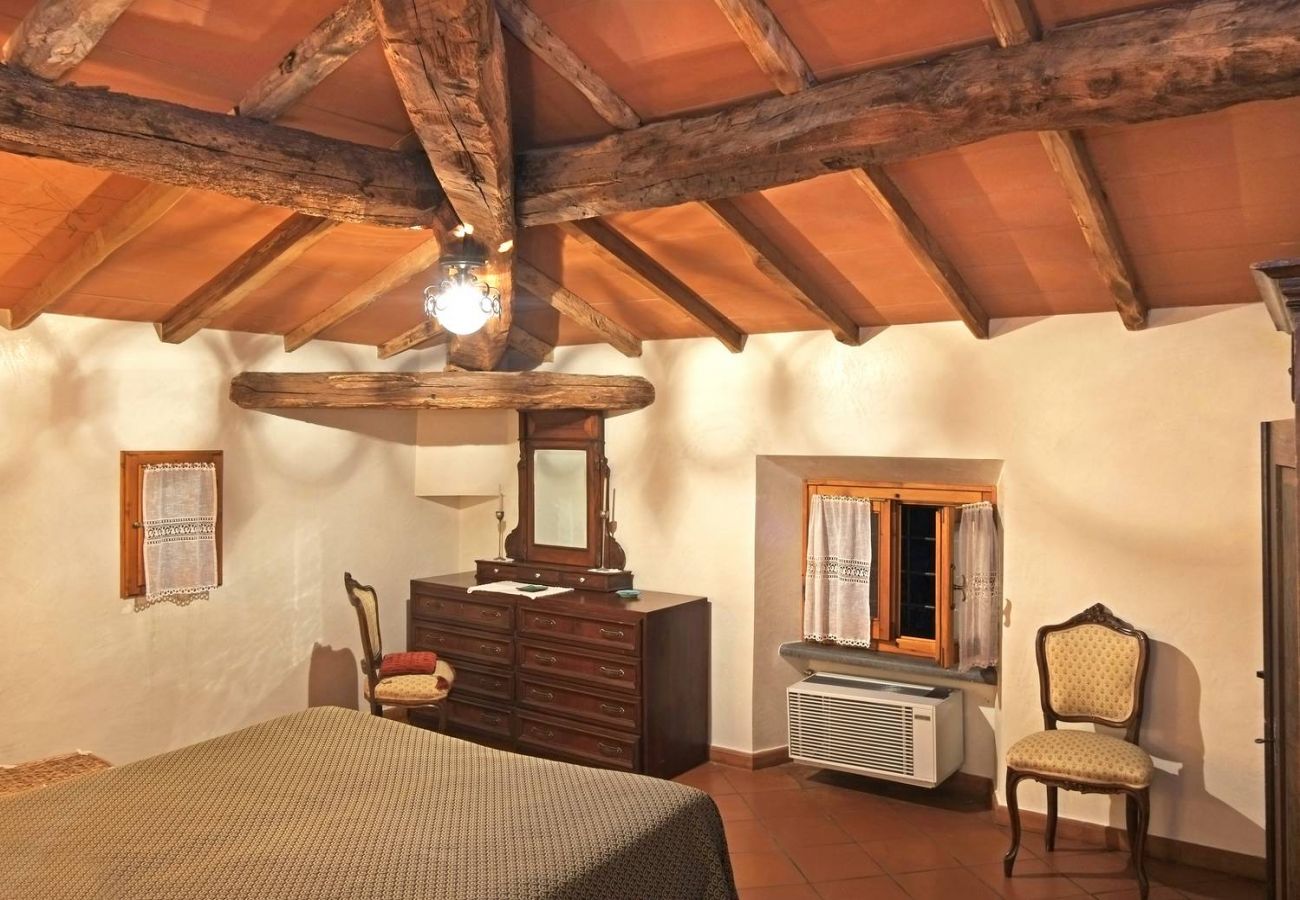 Affascinante Tenuta in Lunigiana – Ideale per Hotel, B&B o Villa Privata