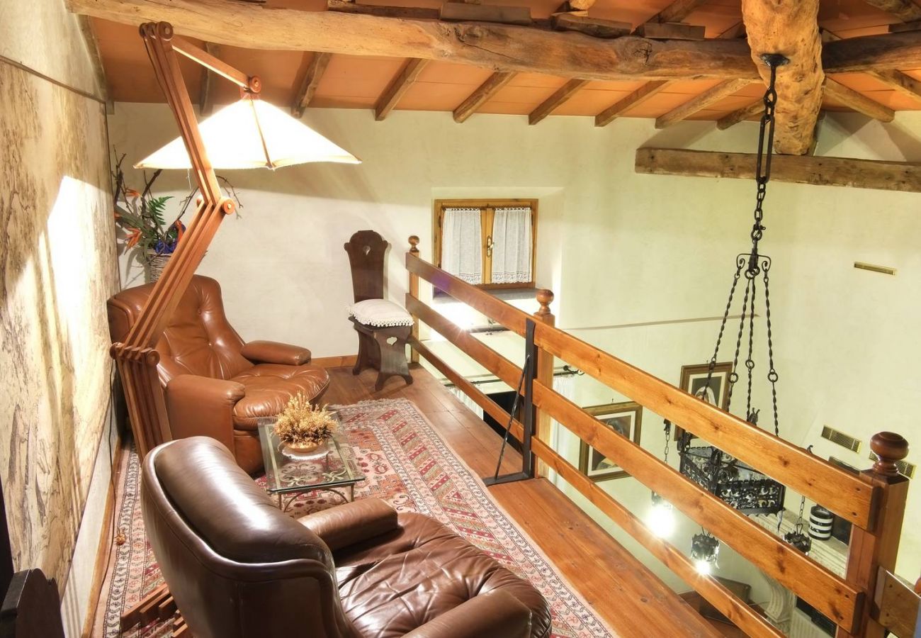 Affascinante Tenuta in Lunigiana – Ideale per Hotel, B&B o Villa Privata