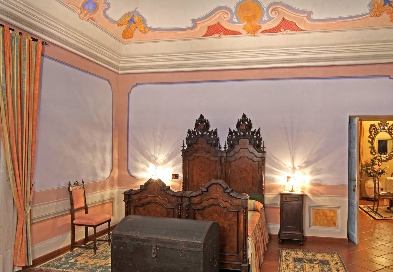 Affascinante Tenuta in Lunigiana – Ideale per Hotel, B&B o Villa Privata