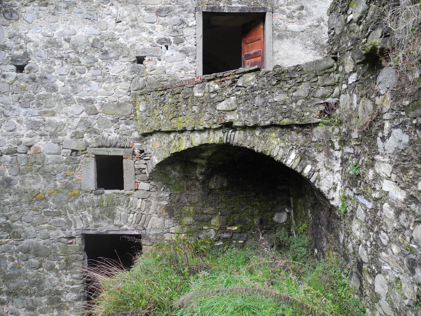 Historic Stone Houses with Vineyard – Pontremoli, Tuscany