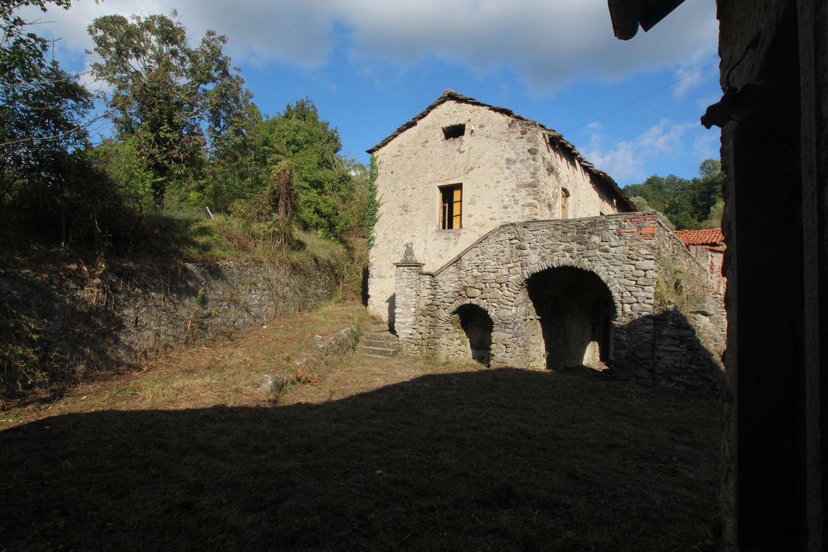 Historic Stone Houses with Vineyard – Pontremoli, Tuscany