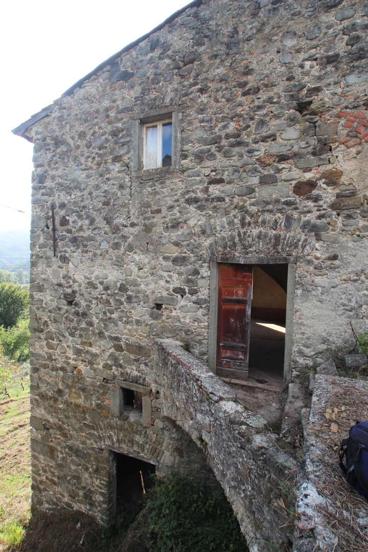 Historic Stone Houses with Vineyard – Pontremoli, Tuscany