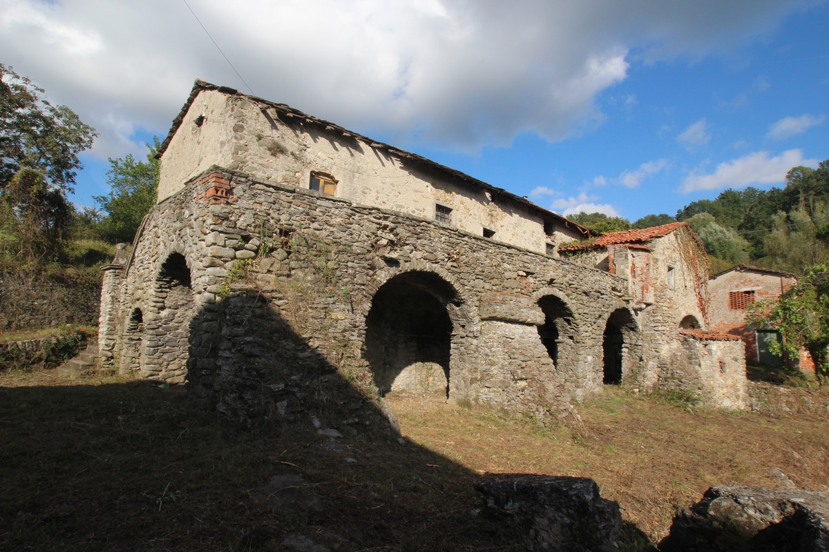 Steinhäuser-Komplex in Pontremoli