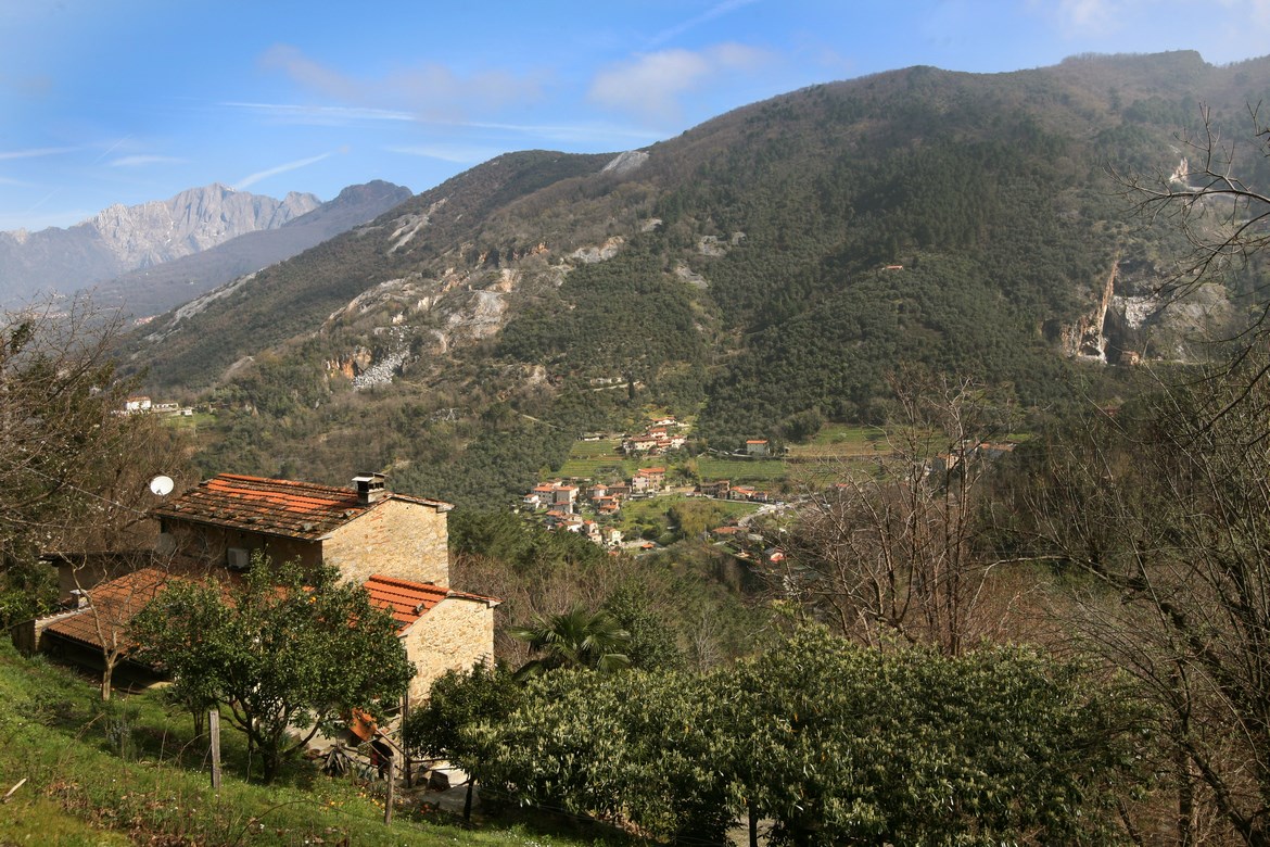 Large rural stone house near Pietrasanta