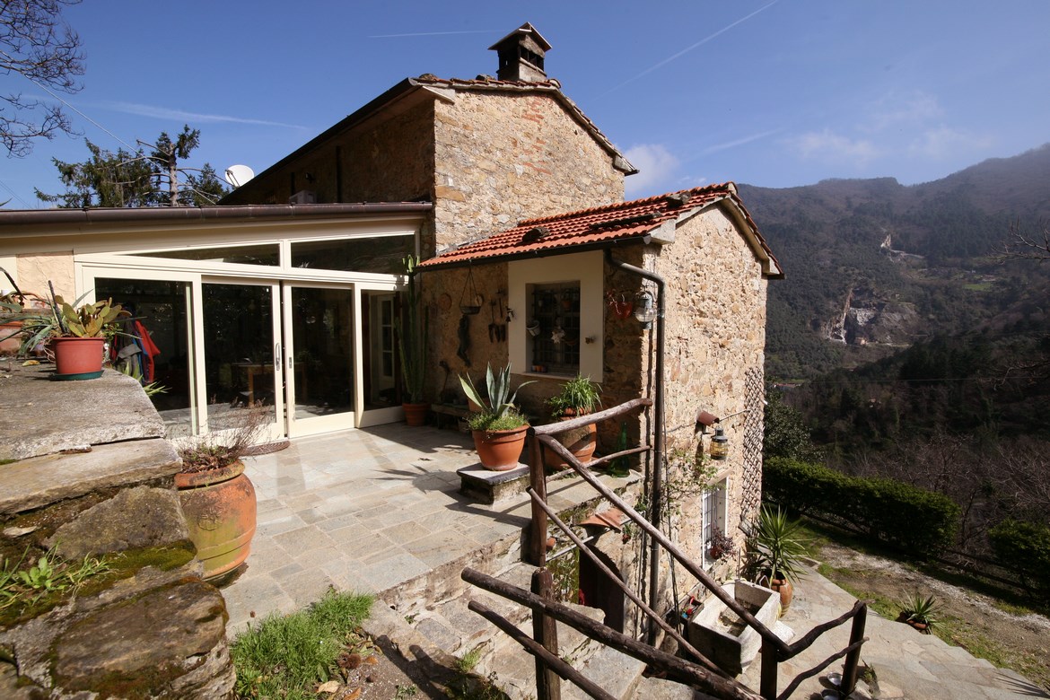 Large rural stone house near Pietrasanta