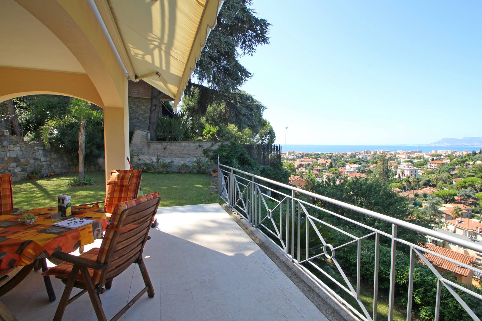 Villa con vista mare in Bordighera