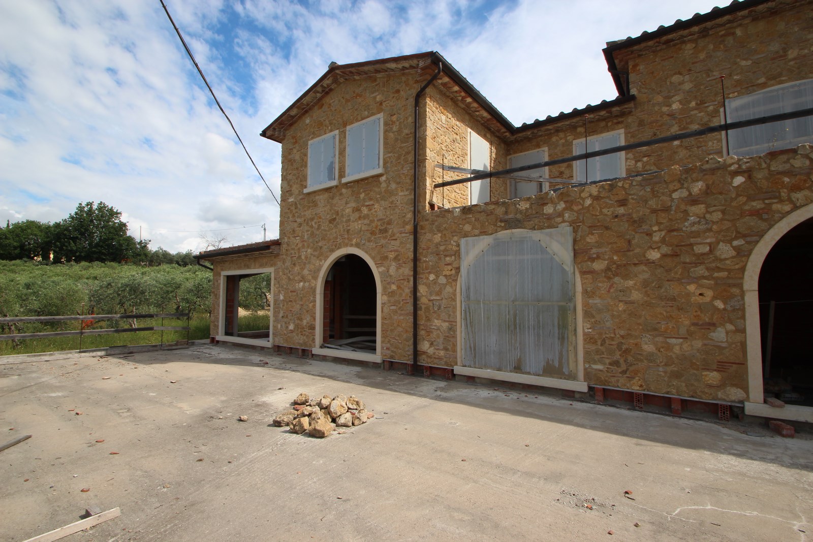 Costruzione da finire verso Riparbella