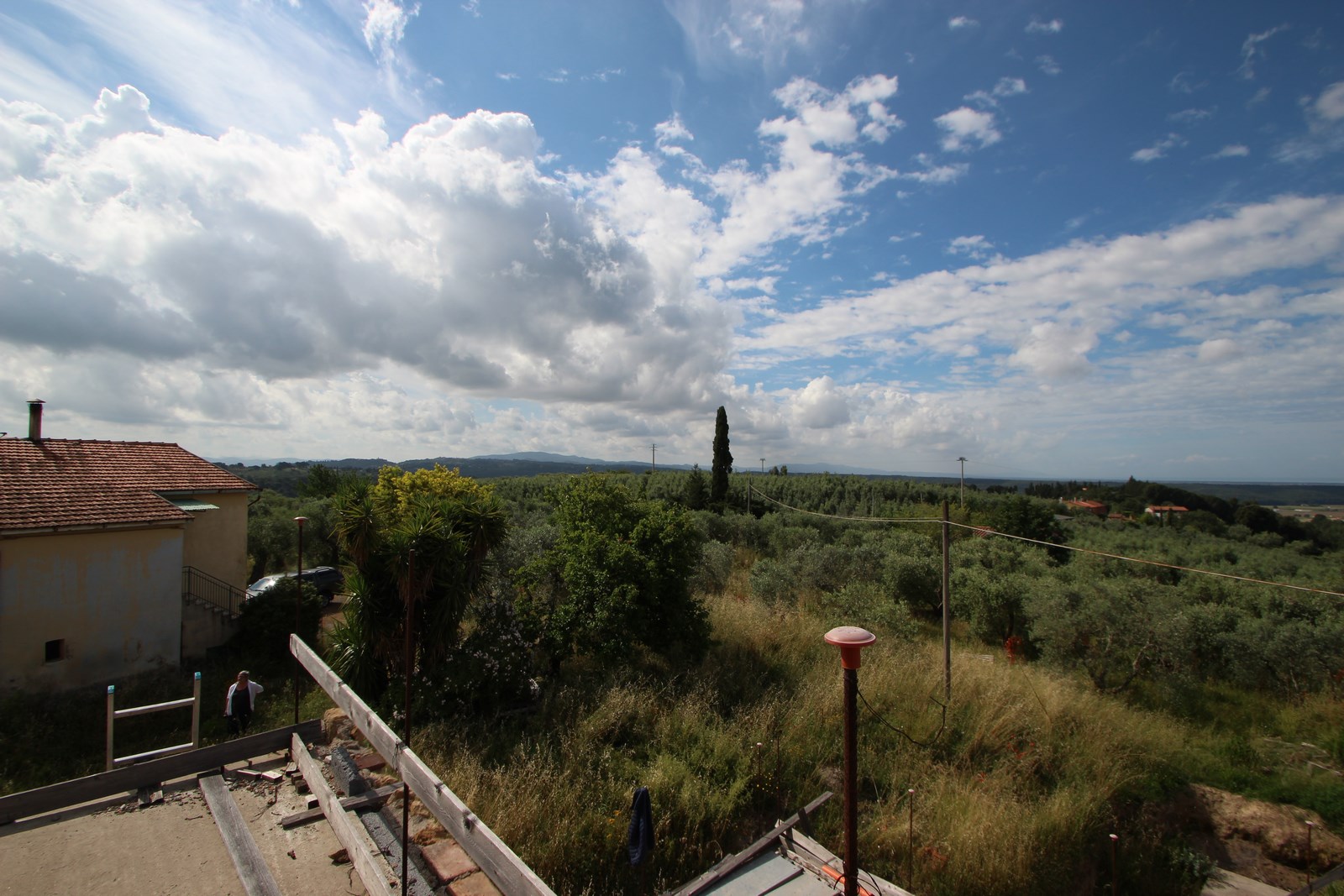 Costruzione da finire verso Riparbella