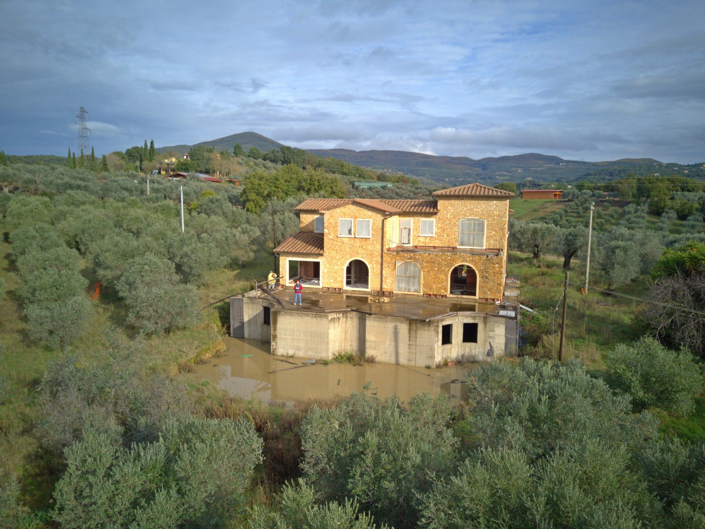 Costruzione da finire verso Riparbella