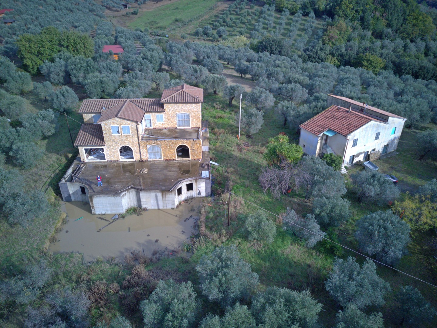 Costruzione da finire verso Riparbella