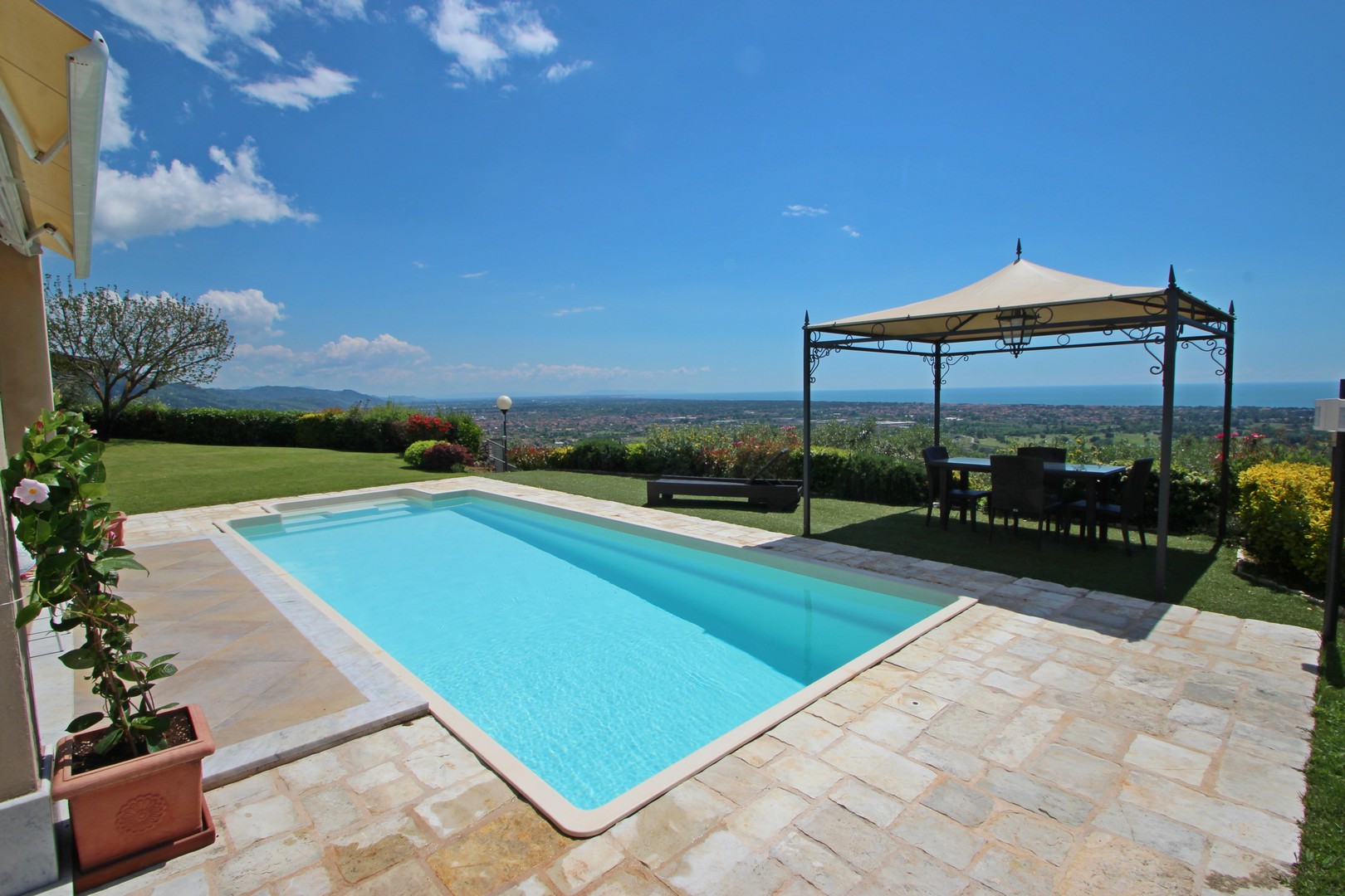 Luxury stone house with Pool