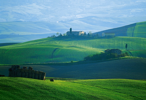 Villa in Tuscany: Inland or Coastal?