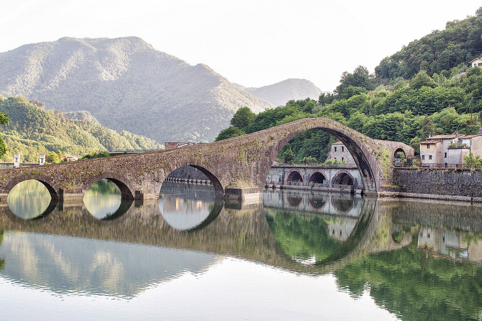 Villa in Tuscany: Inland or Coastal?