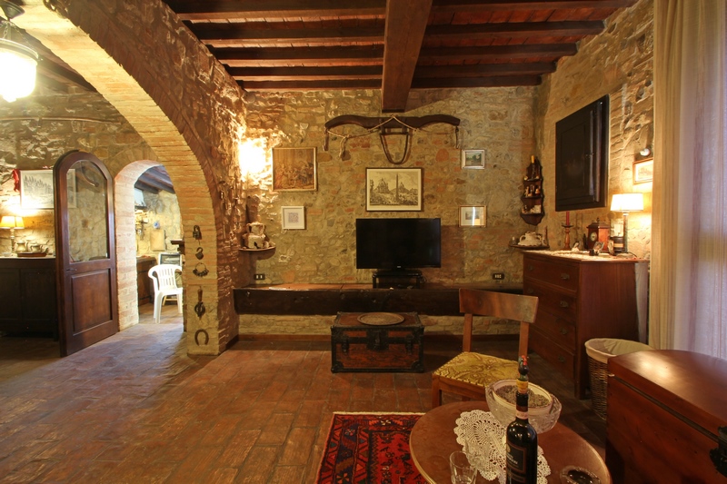 Historic Medieval Tower Near Catignano – Panoramic Tuscan Views