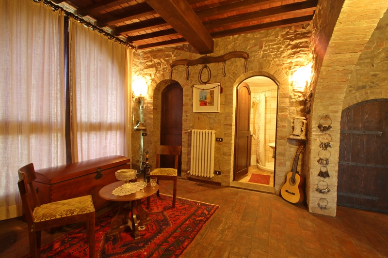 Historic Medieval Tower Near Catignano – Panoramic Tuscan Views
