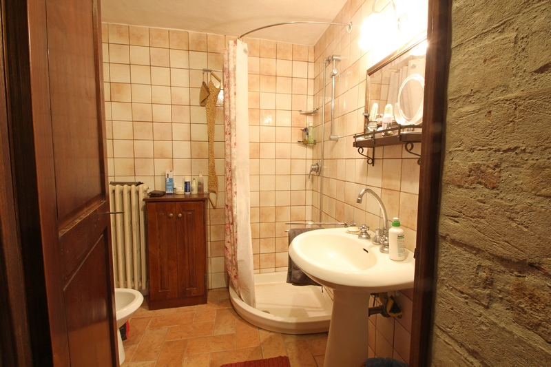 Historic Medieval Tower Near Catignano – Panoramic Tuscan Views