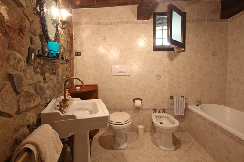 Historic Medieval Tower Near Catignano – Panoramic Tuscan Views