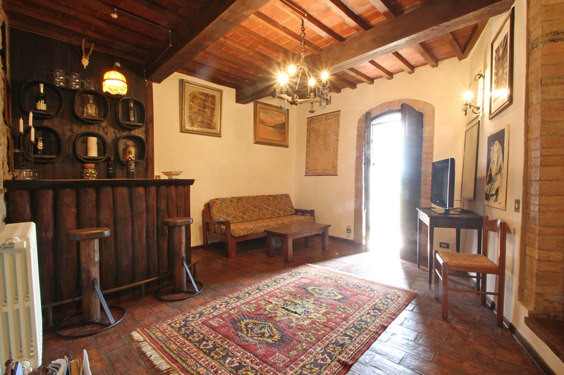 Historic Medieval Tower Near Catignano – Panoramic Tuscan Views