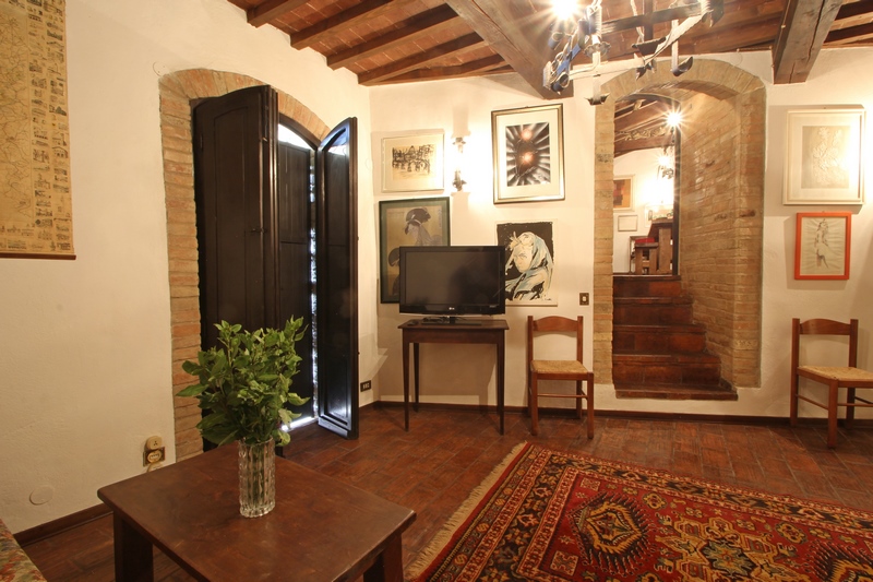 Historic Medieval Tower Near Catignano – Panoramic Tuscan Views