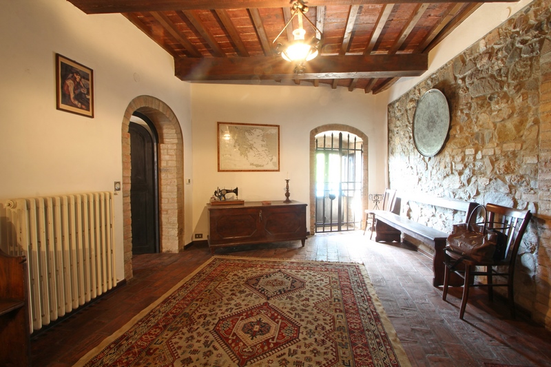 Historic Medieval Tower Near Catignano – Panoramic Tuscan Views