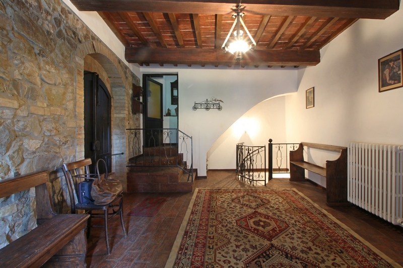 Historic Medieval Tower Near Catignano – Panoramic Tuscan Views