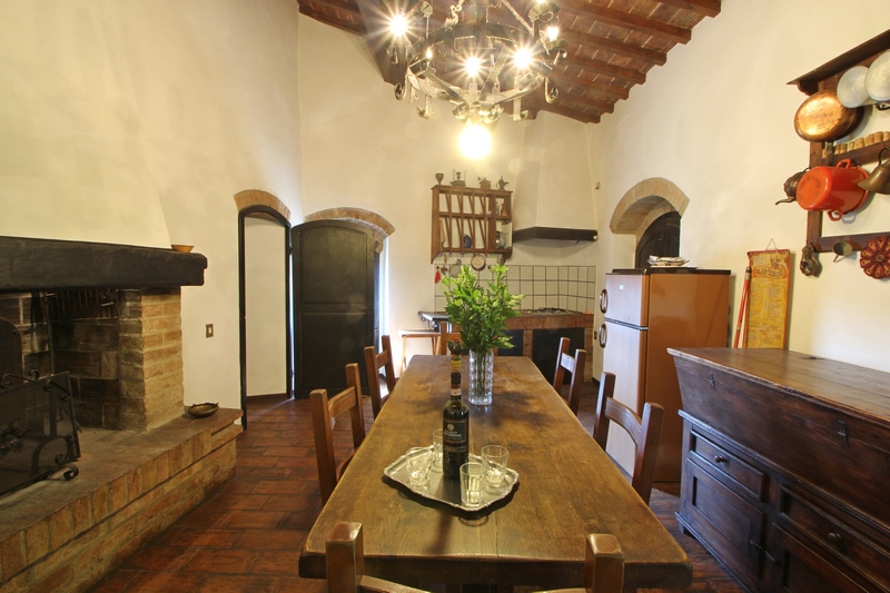 Historic Medieval Tower Near Catignano – Panoramic Tuscan Views
