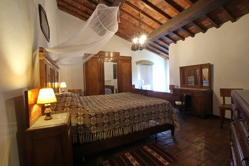 Historic Medieval Tower Near Catignano – Panoramic Tuscan Views