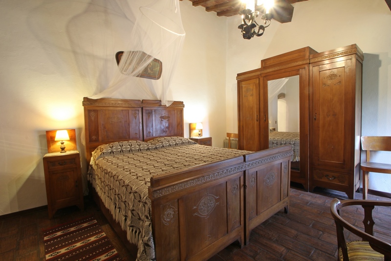 Historic Medieval Tower Near Catignano – Panoramic Tuscan Views