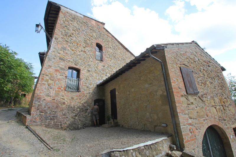 Historic Medieval Tower Near Catignano – Panoramic Tuscan Views