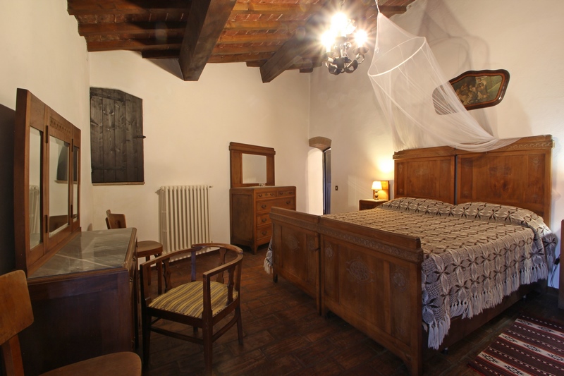 Historic Medieval Tower Near Catignano – Panoramic Tuscan Views