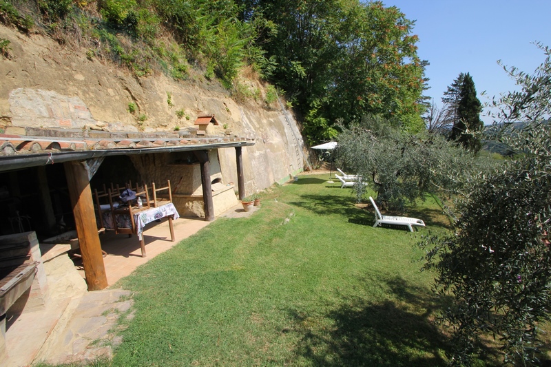 Historic Medieval Tower Near Catignano – Panoramic Tuscan Views