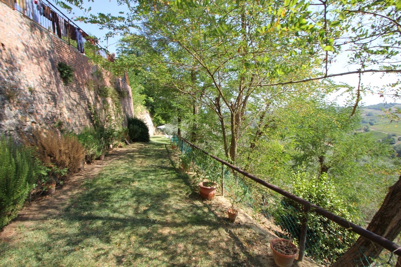 Historic Medieval Tower Near Catignano – Panoramic Tuscan Views