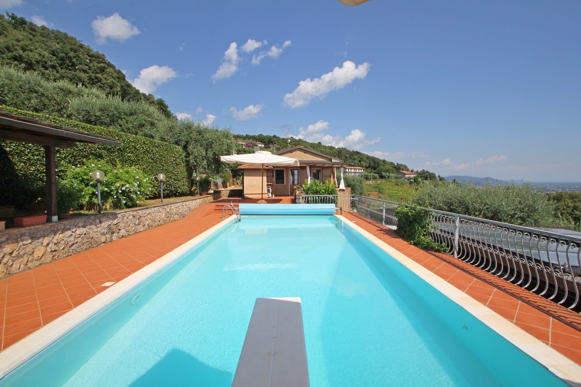 Proprieta da ristrutturare in Versilia