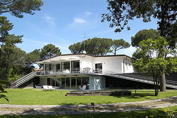 Villa im Pinienwald am Meer in Ronchi - Massa