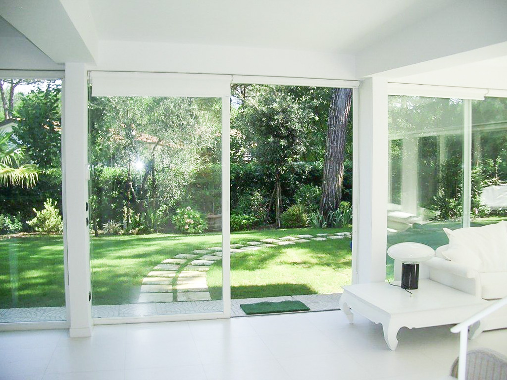 Villa di Lusso Vicino Forte dei Marmi – Design Moderno & Piscina Privata