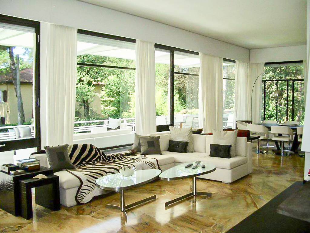 Villa di Lusso Vicino Forte dei Marmi – Design Moderno & Piscina Privata