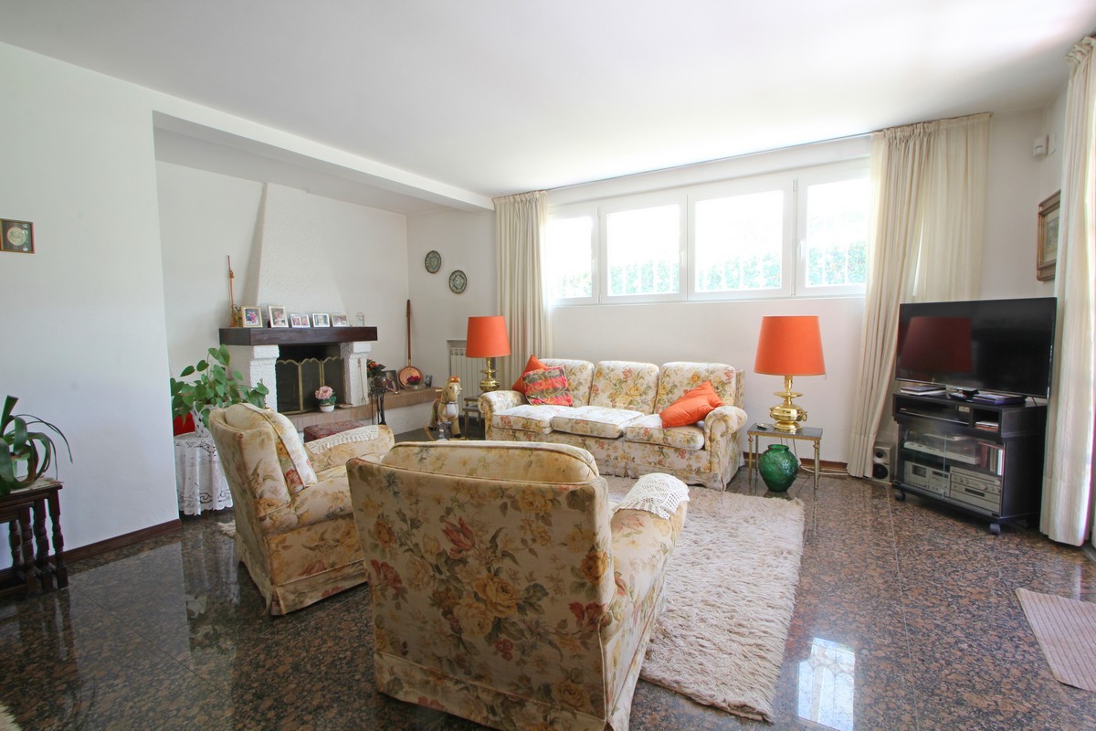 Classica Villa Estiva Vicino a Forte dei Marmi – 1000m dal Mare