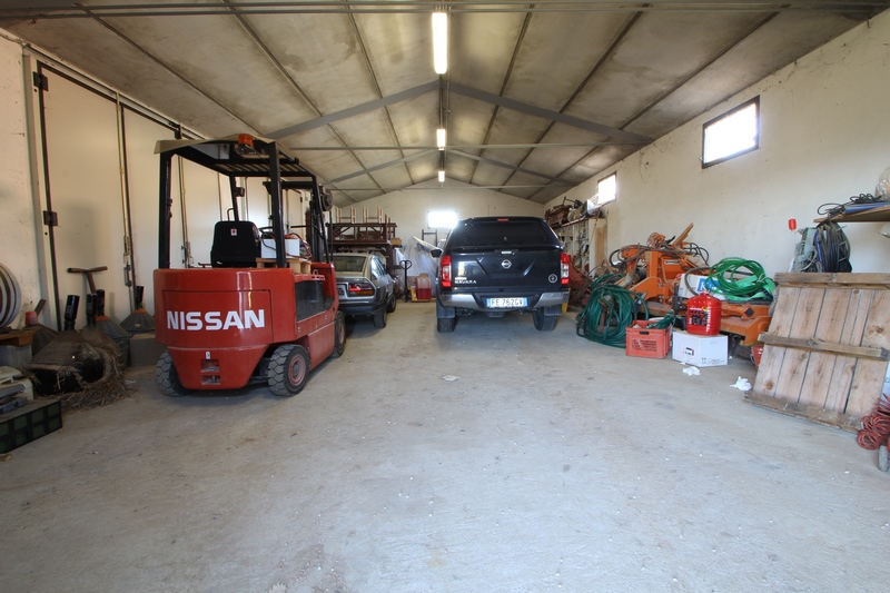 Prestigious Wine Estate with Olive Grove & Agritourism – Tuscany