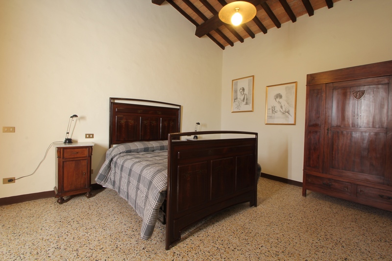 Prestigious Wine Estate with Olive Grove & Agritourism – Tuscany